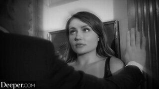 Emily Willis imádja a tapasztalt pasikat - Deeper