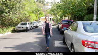 TeenCurves - Teanna Trump gigantikus kukit kap