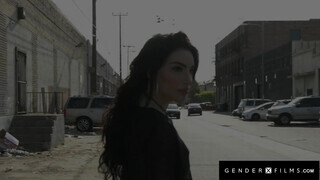 GenderXFilms - Transzvesztita zsenge lovagol