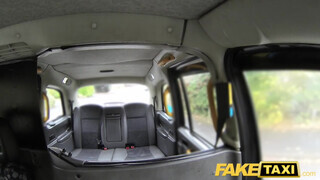 Fake Taxi - Tina Kay engedi hátsó lyukba