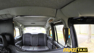 Fake Taxi - Jimena Lago reszel a sofőrrel
