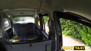 Fake Taxi - Brooke Jameson hátsó lyukba dugva