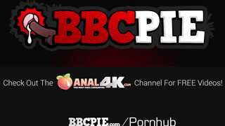 BBCPIE - Chloe Temple beleül a gigantikus dákóba