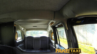 FakeTaxi - Chelsey Lanette a gigantikus csöcsű szöszi