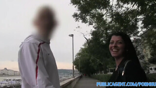 PublicAgent - Vivien Bell a csábos kisebbségi pipi
