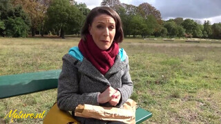 Francia házastárs segglyukba tolva
