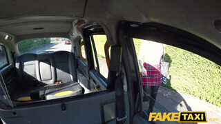 Fake Taxi - Kylie Nymphette a kéjnő koleszos pipi