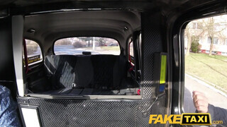 Fake Taxi - Cherry Kiss kupakol a taxissal