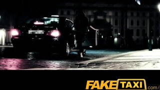 FakeTaxi - Jasmine Jae kedveli a erőszakos hímtagot