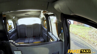 Fake Taxi - Victoria Summers meghágva a taxiban
