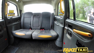 Fake Taxi - Csöcsös pipi reszel a hátsó ülésen