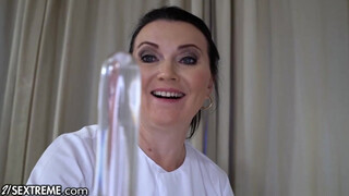 21Sextreme - Nagydarab anyuka és a tini tinicsaj