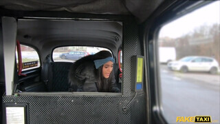 Fake Taxi - Capri Lmonde a dögös csoki szuka