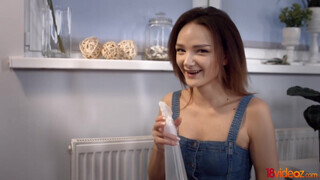 18videoz - Olivia Trunk kipróbálja popó lyukba is