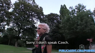 PublicAgent - lezbi gádzsi hagyja magát megbaszni