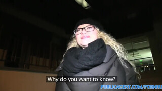 PublicAgent - Szívdöglesztő szemüveges szöszi