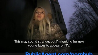 PublicAgent - Karol Lilien a gigantikus keblű szöszi