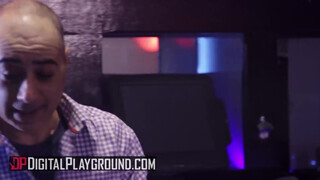 Digital Playground - Aidra Fox gondosan megdöngetve