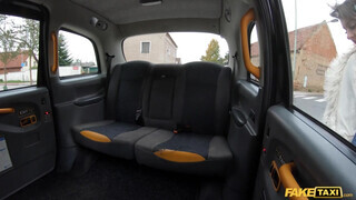 Fake Taxi - Vile Vixen jól leszopja a pélót