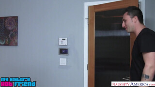 Abby Paradise a termetes popós fiatal - Naughty America