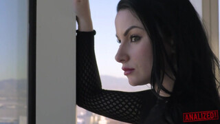 análized - Veruca James hátsójába csoki kukacot nyomnak be