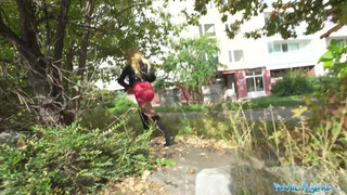 Public Agent - Anna Khara pénzért egy jót reszel