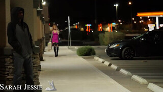 Naughty America - Sarah Jessie a vadító kitetovált milf