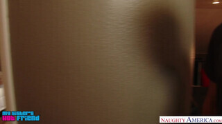Kennedy Leigh és Ashlyn Molloy édeshármasban kettyintenek - Naughty America