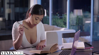 VIXEN - Jade Kush a kívánatos ázsiai pipi