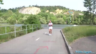 Public Agent - Termetes didkós szép fenekű csaj