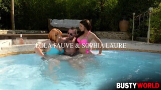 Lola Fauve és Sophia Laure édeshármasban hancuroznak