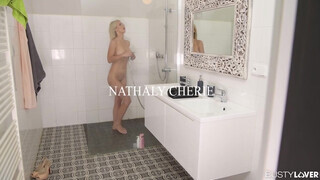 Nathaly Cherie picsája és segge is megrakva