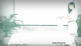 PrivateBlack - Julia Rocka a kívánatos masszőr nőci