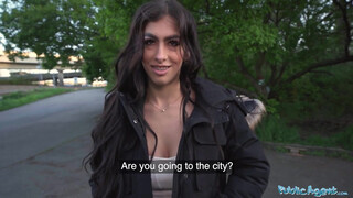 Public Agent - Alicia Trece a fogszabályzós brazil maca