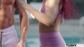 TUSHY - Ember Snow az popsi kedvelő milf