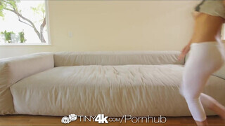 4K Tiny4K - Dillion Harper a cuki fiatal pipi