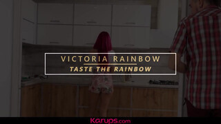 Victoria Rainbow a vonzó vékony milf