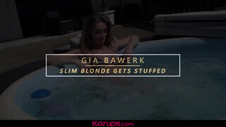 Karups - Gia Bawerk a csábító világos szőke milf