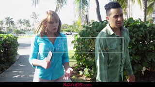 Karups - Amber Chase a bájos világos szőke milf