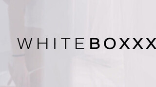 WHITEBOXXX - csodaszép, bombázó csajszika az ágyban