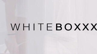WHITEBOXXX - Romy Indy a tüzes barna maca