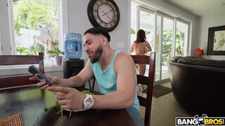 BANGBROS - Crystal Chase a gigantikus mellű latina nőci