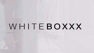 WhiteBoxxx - Ginebra Bellucci segg lyukba reszelve