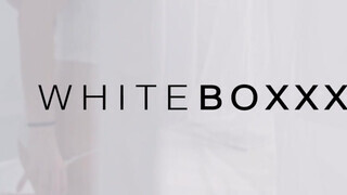 WhiteBoxxx - Silvia Dellai és Erika Bellucci édeshármasban kufirconlak