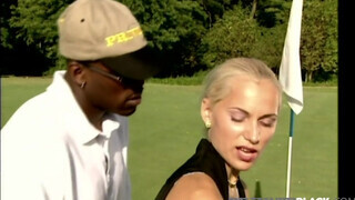 Private Interracial - Sylvia Sun a golfpályán megdugva