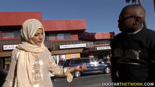 Nadia Ali a fullos arab pipi