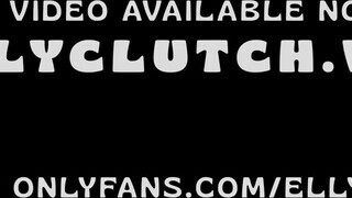 Elly Clutch telózás közben pöcst szop