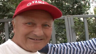 Gyuribácsi és a haverja döngetik a sunát