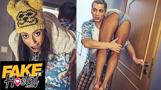 Fake Hostel Porn - Cassie Del Isla a szexy turista gádzsi