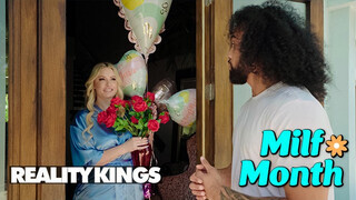 REALITY KINGS - Jenna Starr a gigászi popós mami
